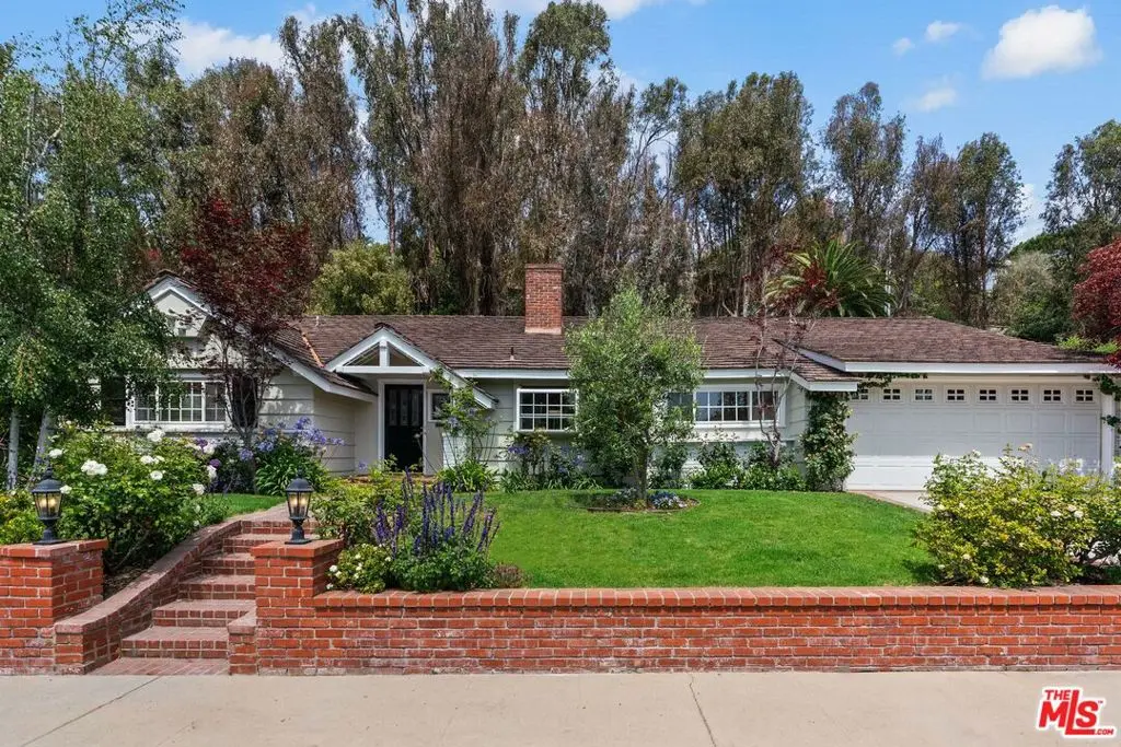 Residential Lease for rent at 1401 Jonesboro Drive, Los Angeles, Los Angeles County, CA featuring 4 beds and 4 baths