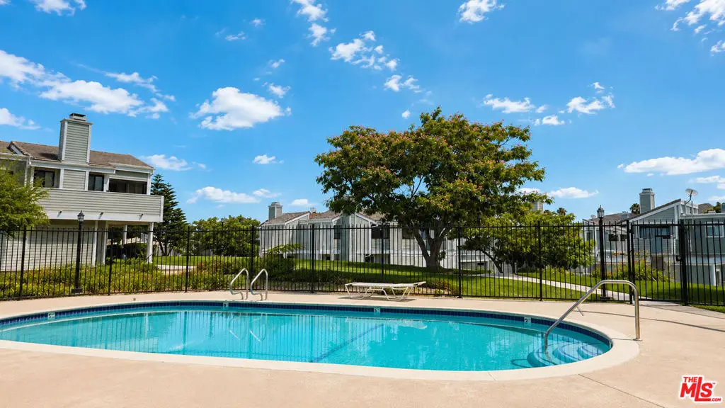 27066 Hidaway Avenue 4, Santa Clarita, CA — listing photo 1