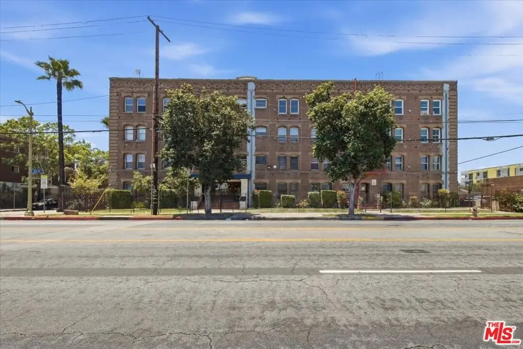 Condominium for sale at 4125 S Figueroa Street 119, Los Angeles, CA featuring 1 bed and 1 bath