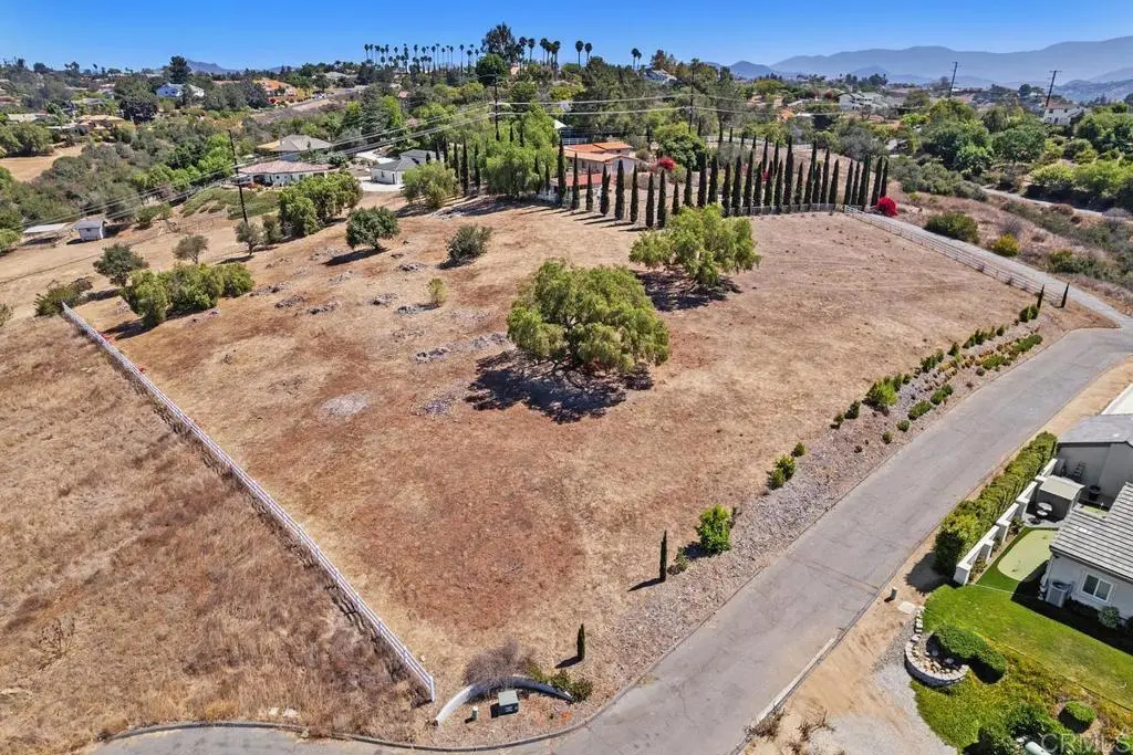 Linda Vista Terrace, Fallbrook, CA — listing photo 1