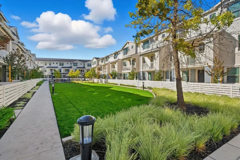 Condominium for sale at 112 Oak Circle, Walnut Creek, CA featuring 4 beds and 4 baths