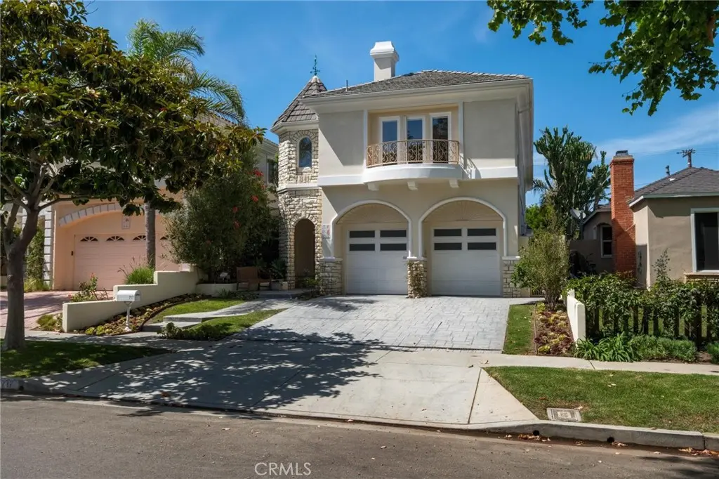 Residential Lease for rent at 717 Avenue A, Redondo Beach, Los Angeles County, CA featuring 5 beds and 4 baths