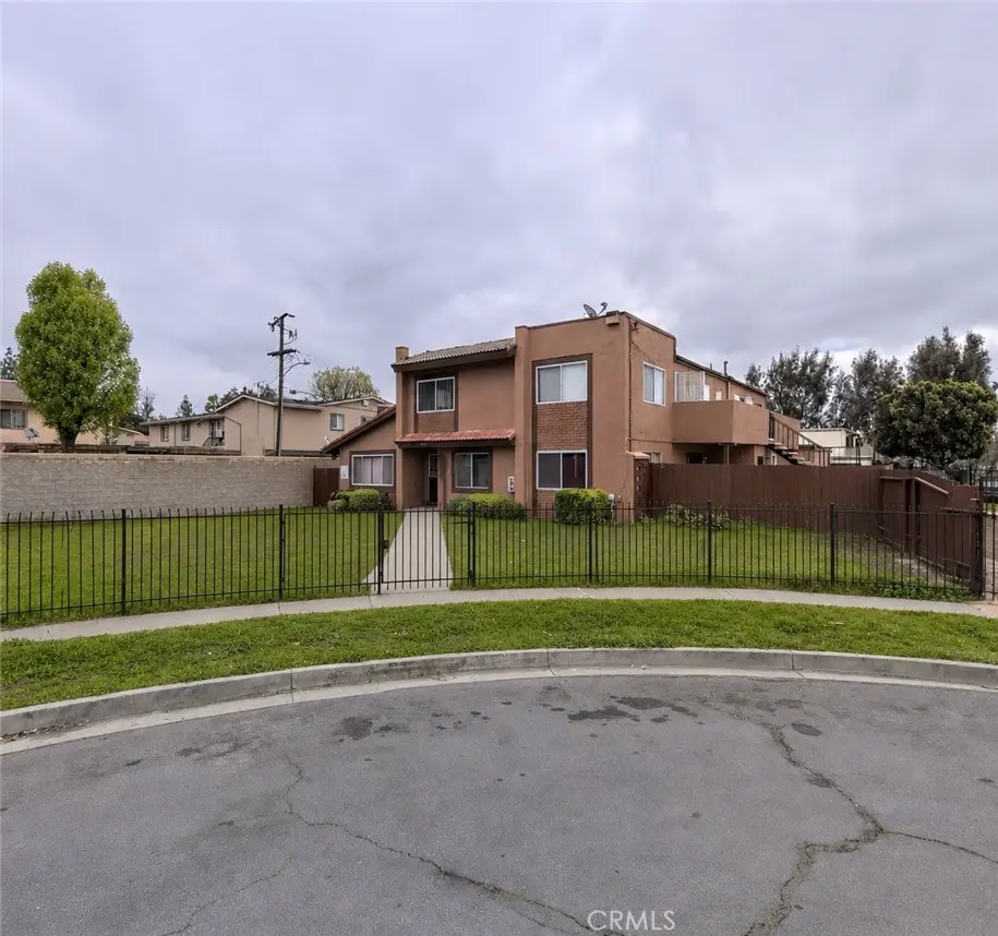 1095 N Vista, Rialto, CA — listing photo 1