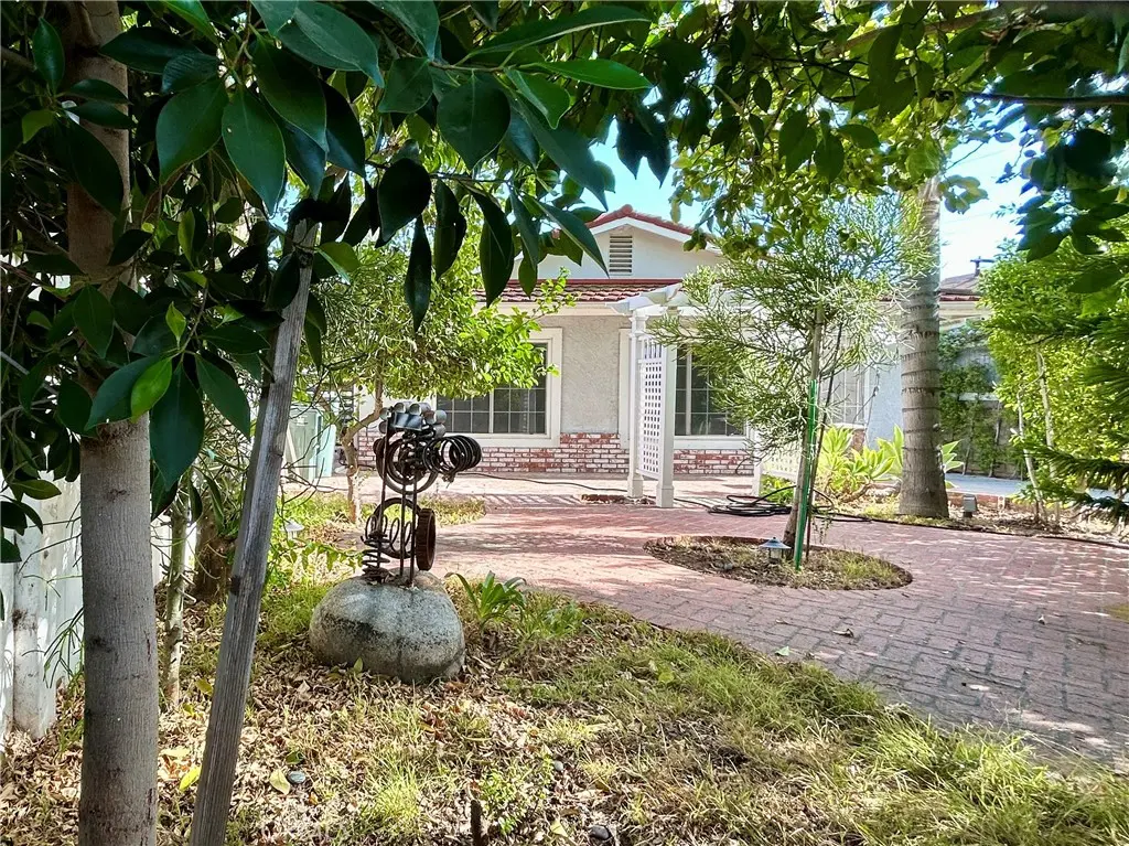 Residential Lease for rent at 3132 Estado Street, Pasadena, Los Angeles County, CA featuring 3 beds and 2 baths