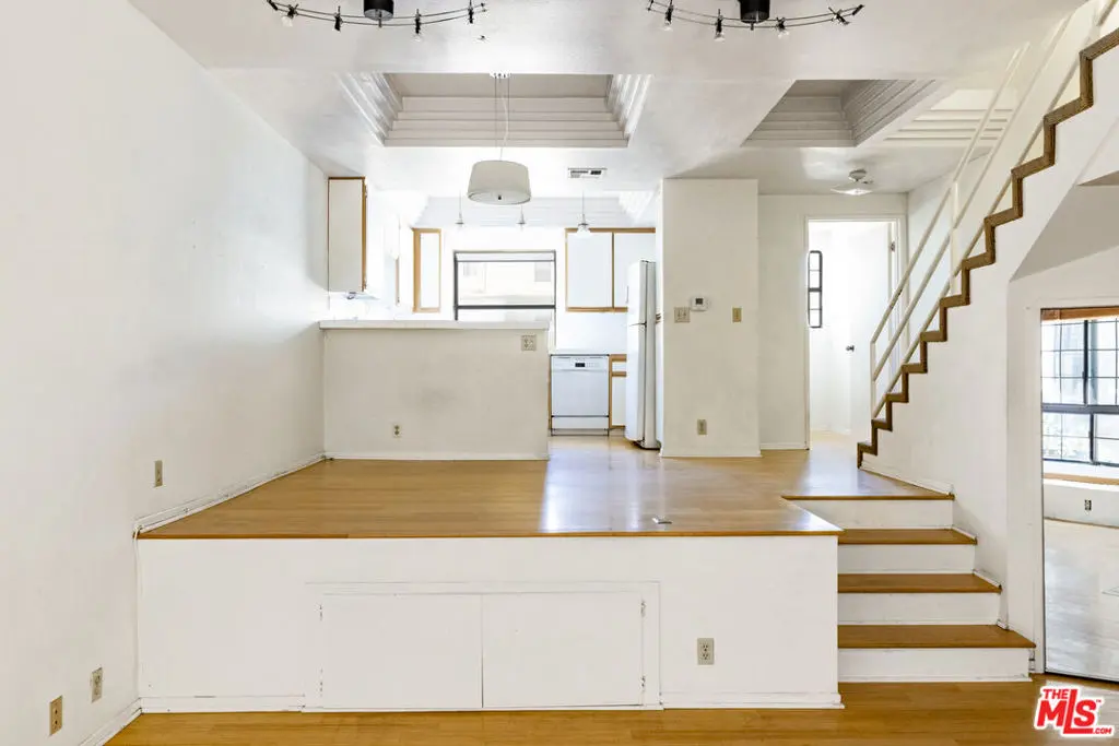 Condominium for sale at 36 Navy Street 9, Los Angeles, CA featuring 2 beds and 3 baths