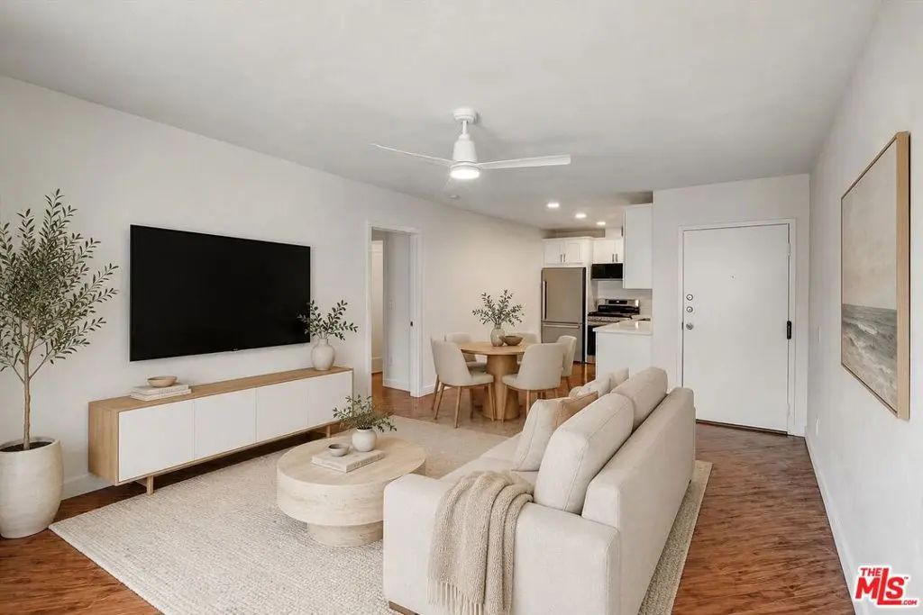 Condominium for sale at 4506 Saugus Avenue 10, Los Angeles, CA featuring 1 bed and 1 bath