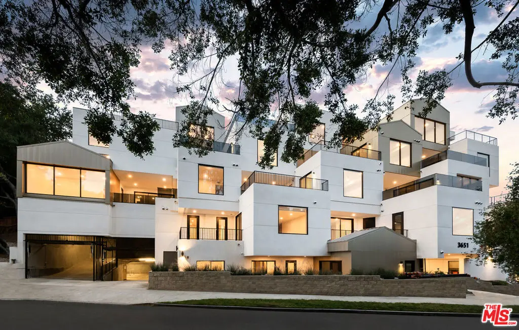 Residential Lease for rent at 3659 1/2 Regal Place, Los Angeles, Los Angeles County, CA featuring 4 beds and 4 baths