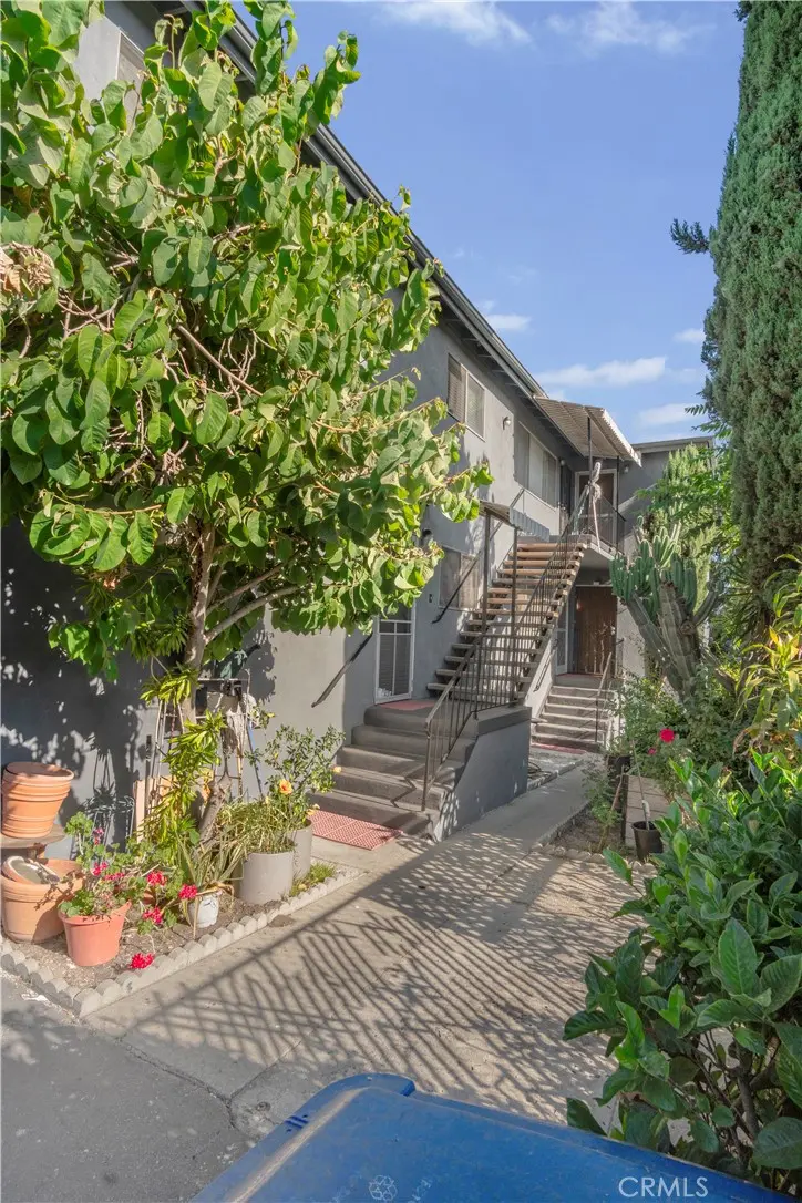 Quadruplex for sale at 5620 Stratford, Los Angeles, CA