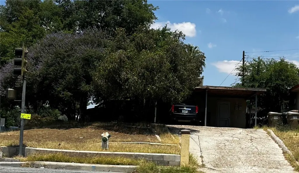 Duplex for sale at 2200 COLLEGE Avenue, Bakersfield, CA