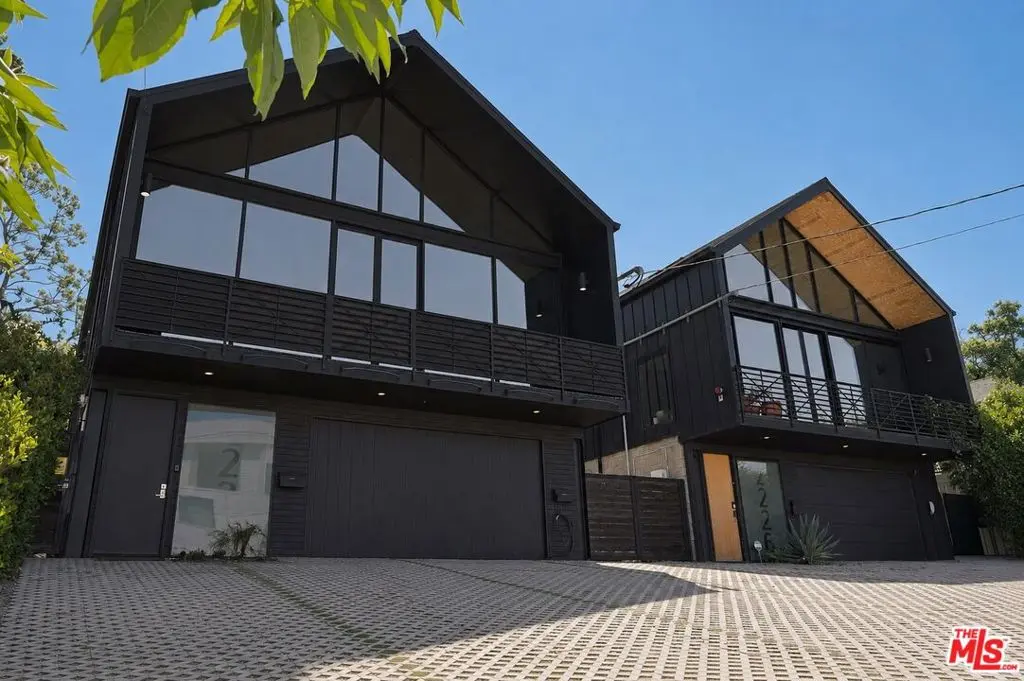 Residential Lease for rent at 2230 Glendale Boulevard, Los Angeles, Los Angeles County, CA featuring 3 beds and 3 baths