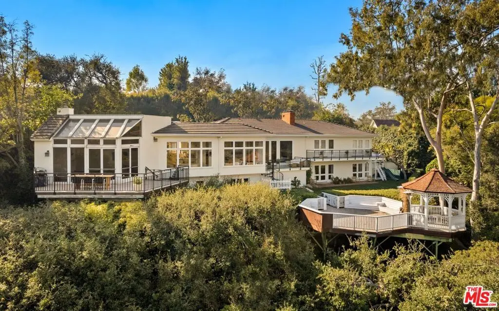 Residential Lease for rent at 282 Bentley Circle, Los Angeles, Los Angeles County, CA featuring 4 beds and 5 baths