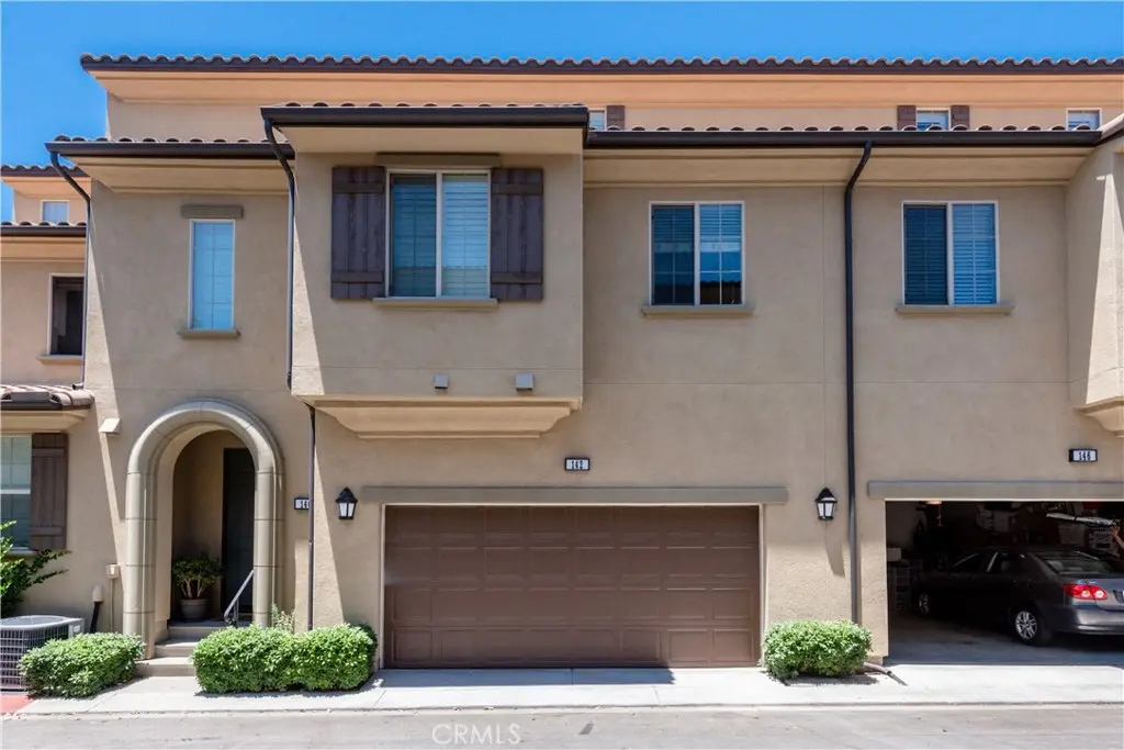 Residential Lease for rent at 142 Full Moon, Irvine, Orange County, CA featuring 2 beds and 2 baths