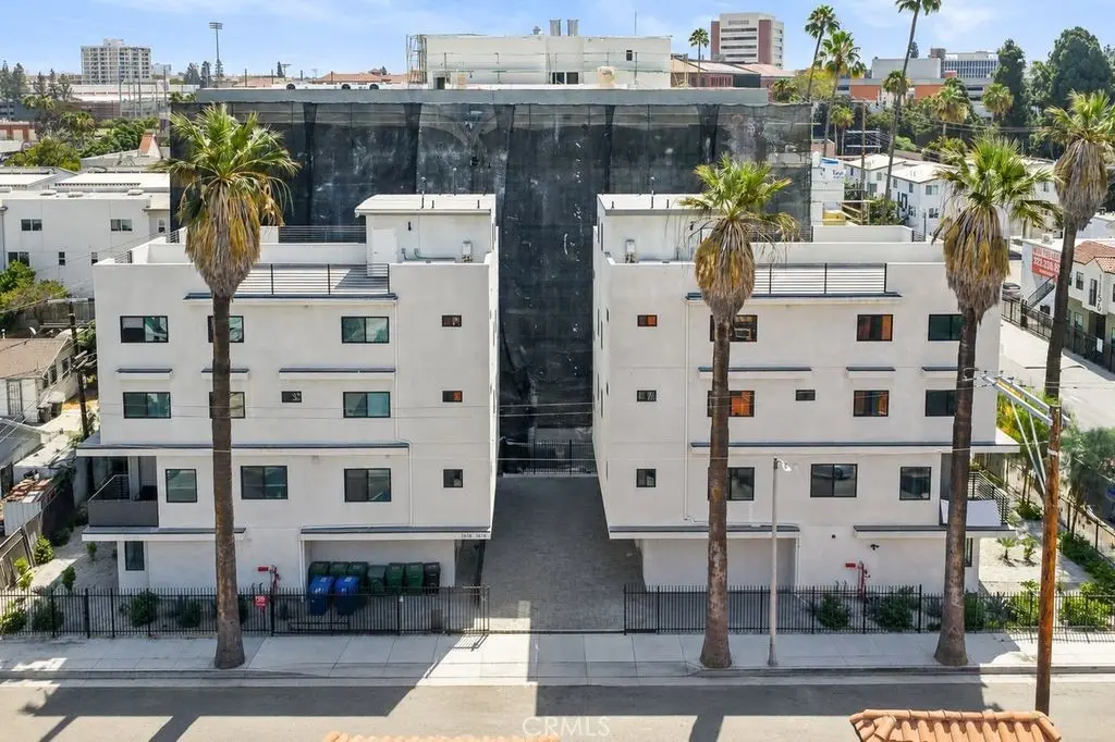 Townhouse for sale at 1171 W 36th PL, Los Angeles, CA
