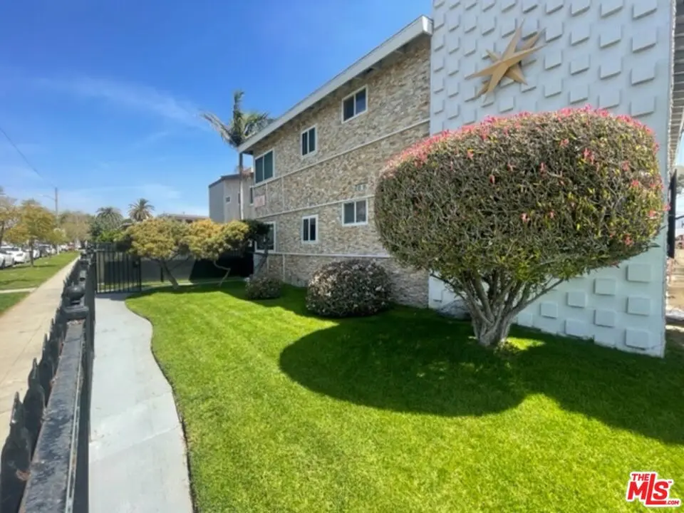 Residential Lease for rent at 628 S Osage Avenue 7, Inglewood, Los Angeles County, CA featuring 1 bed and 1 bath