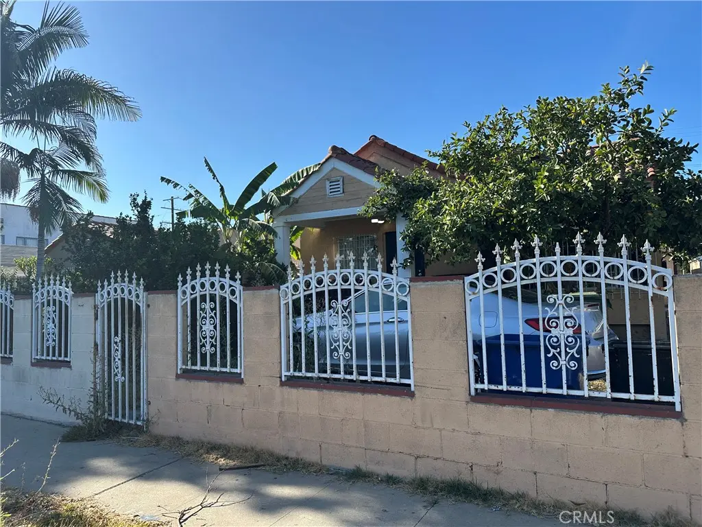 Duplex for sale at 1137 W 61st, Los Angeles, CA