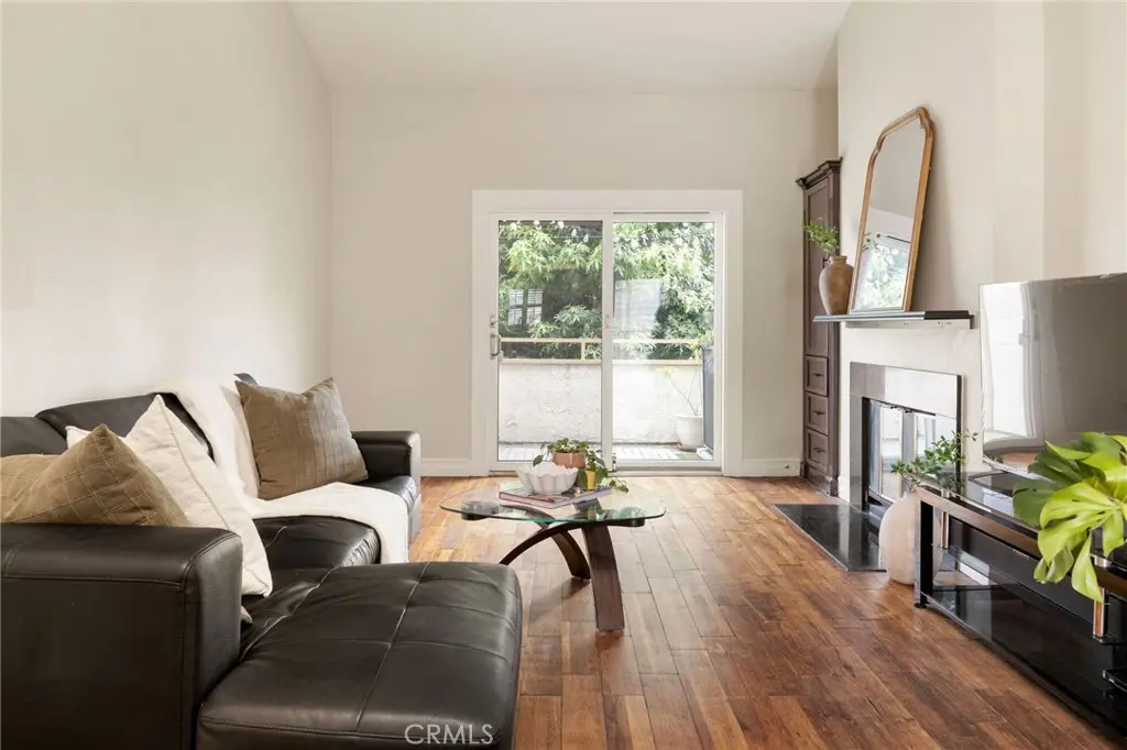 Condominium for rent at 645 Chestnut, Long Beach, CA featuring 2 beds and 2 baths