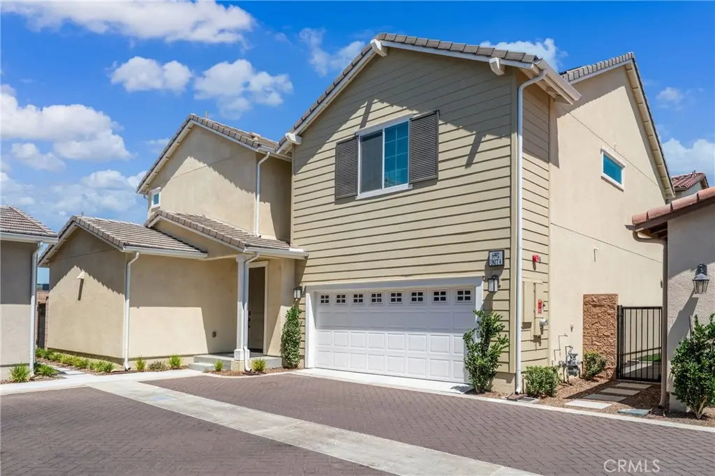 6992 Mallow Drive 4, Fontana, CA — listing photo 1