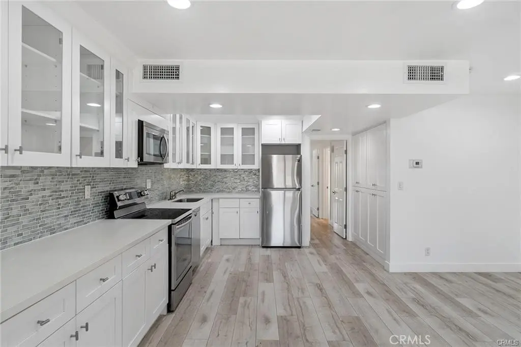Condominium for rent at 23401 Park Sorrento 34, Calabasas, CA featuring 2 beds and 2 baths
