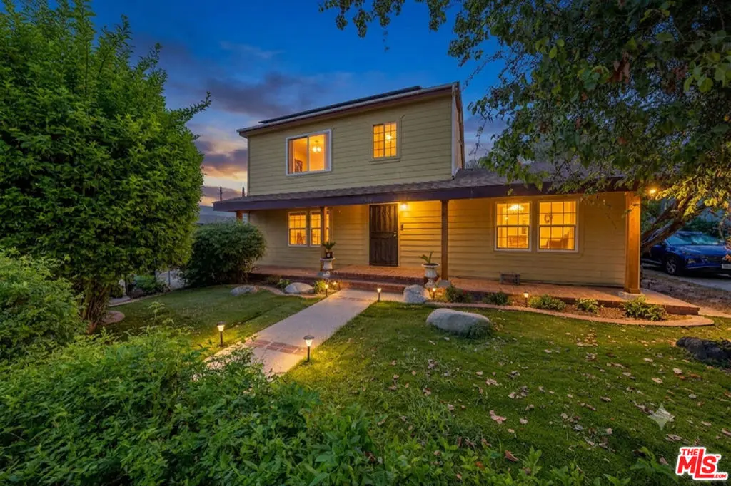 Residential Lease for rent at 6220 Etiwanda Avenue, Los Angeles, Los Angeles County, CA featuring 6 beds and 4 baths