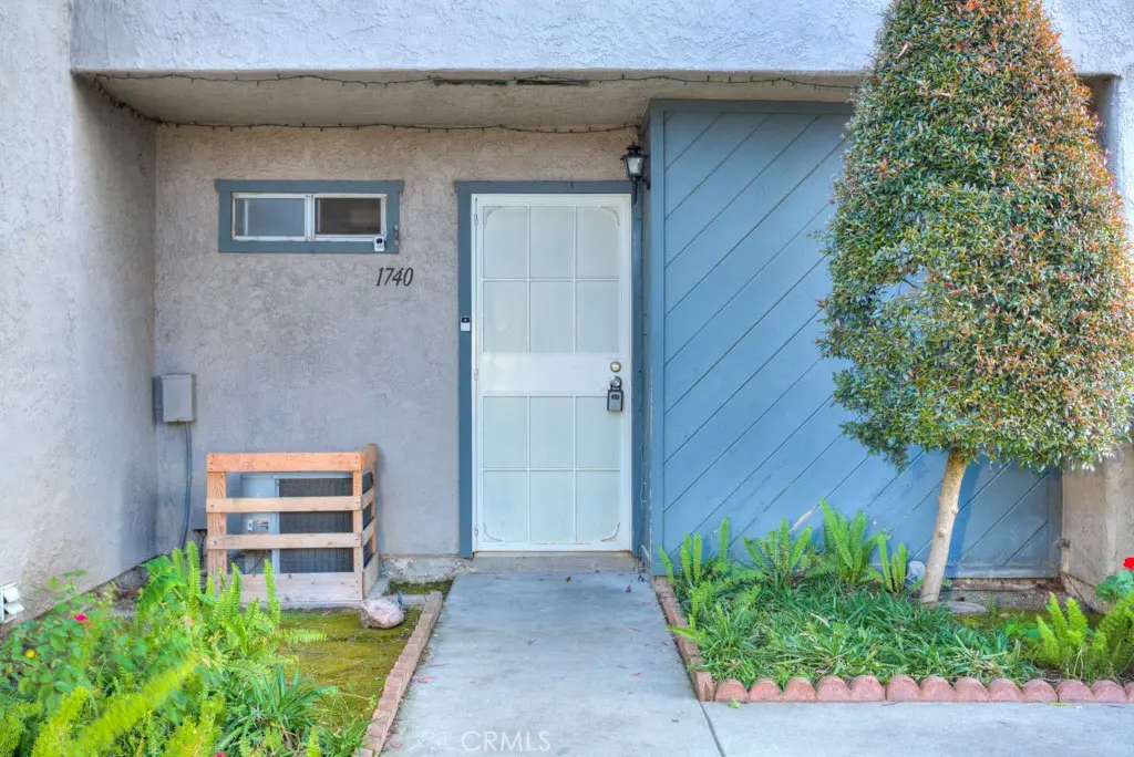Residential Lease for rent at 1740 Puente, Baldwin Park, Los Angeles County, CA featuring 3 beds and 2 baths