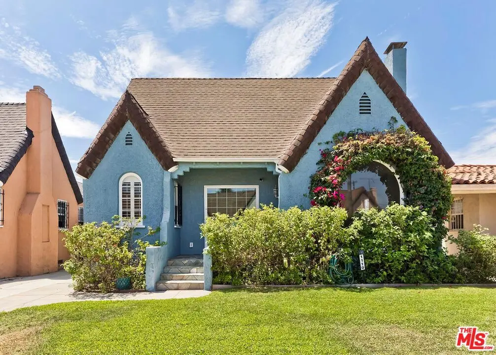 Residential Lease for rent at 1110 W 80th Street, Los Angeles, Los Angeles County, CA featuring 3 beds and 1 bath