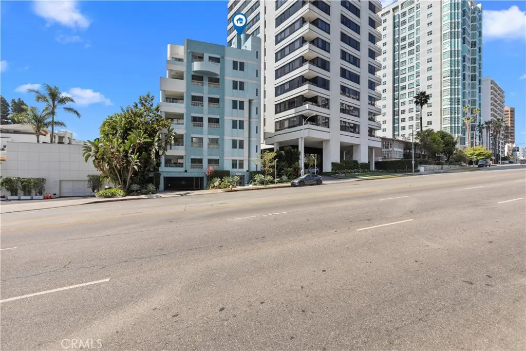 Residential Lease for rent at 10336 Wilshire 703, Los Angeles, Los Angeles County, CA featuring 3 beds and 2 baths