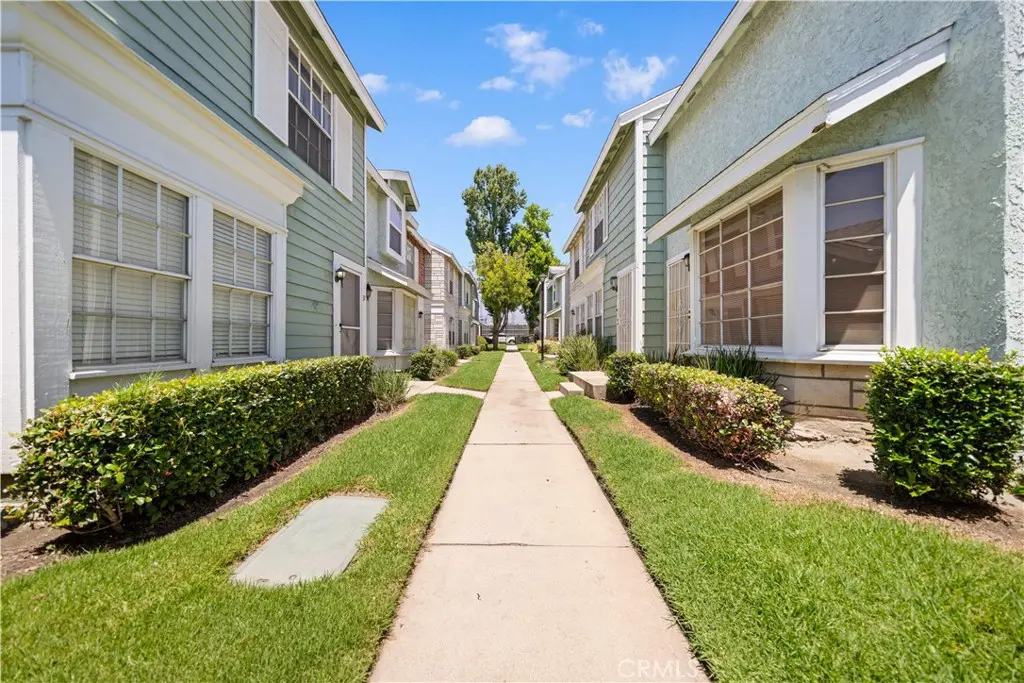 5640 Riverside Drive 32, Chino, CA — listing photo 1
