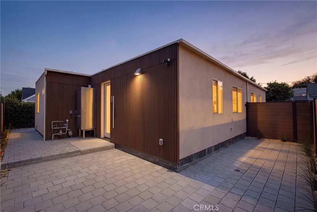 4851 1/2 Woodman Avenue, Sherman Oaks, CA — listing photo 1