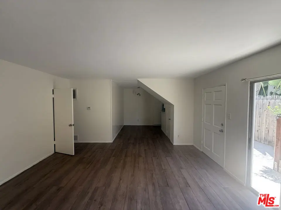 Residential Lease for rent at 1678 Federal Avenue 4, Los Angeles, Los Angeles County, CA featuring 2 beds and 2 baths