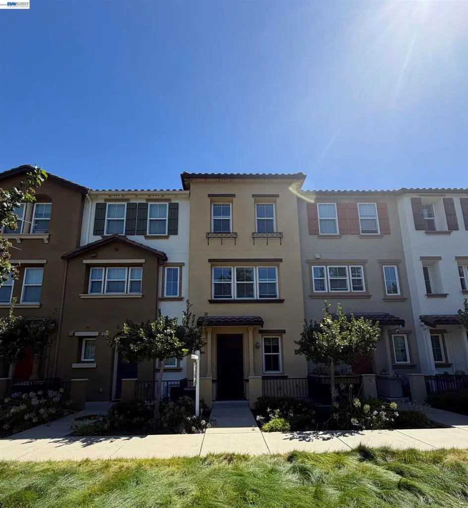 Condominium for sale at 1056 martin luther king dr., Hayward, CA featuring 3 beds and 4 baths