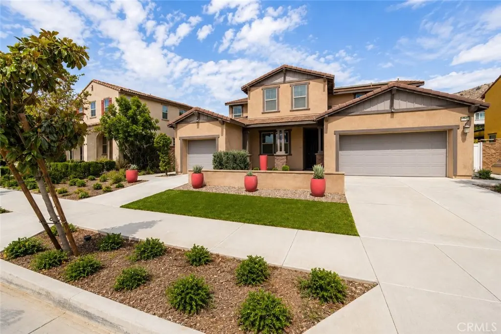Single Family Residence for sale at 2750 Kings Canyon Drive, Jurupa Valley, CA featuring 6 beds and 5 baths