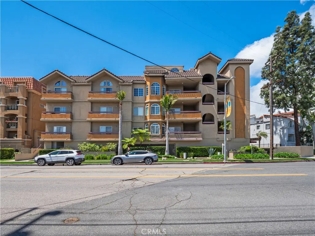 4301 Fulton Avenue 303, Sherman Oaks, CA — listing photo 1