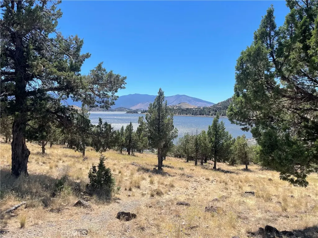40 Lake Shore Drive, Weed, CA — listing photo 1
