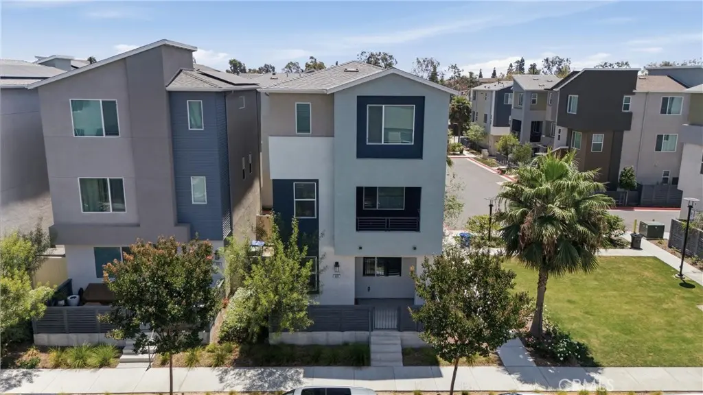 Single Family Residence for sale at 916 E 3RD ST, Santa Ana, CA featuring 4 beds and 4 baths