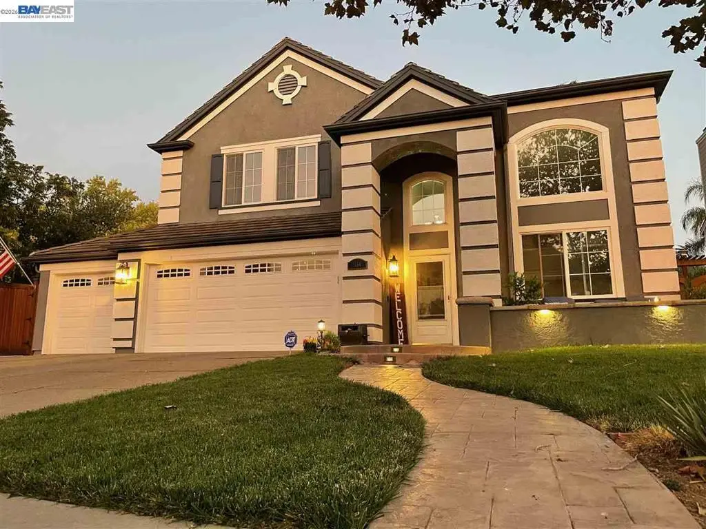 Single Family Residence for rent at 1154 Mulberry Pl, Brentwood, CA featuring 4 beds and 3 baths