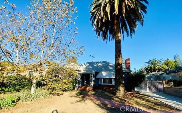 Single Family Residence for sale at 5646 Vesper, Los Angeles, CA featuring 2 beds and 2 baths