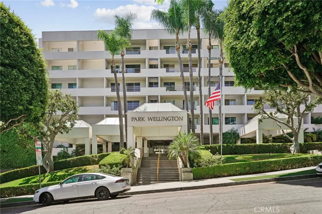 Condominium for sale at 1131 Alta Loma, West Hollywood, CA featuring 1 bed and 2 baths