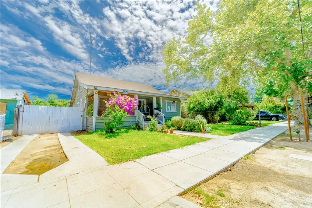 632 N College, Fresno, CA — listing photo 1