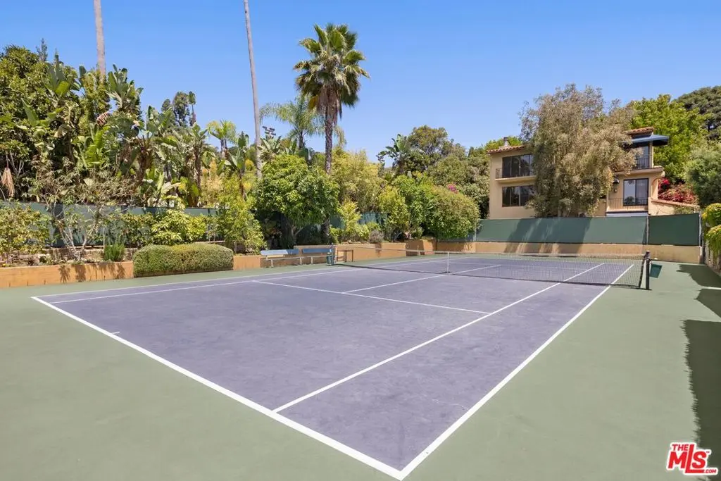 Single Family Residence for rent at 1121 La Collina Drive, Beverly Hills, CA featuring 4 beds and 4 baths