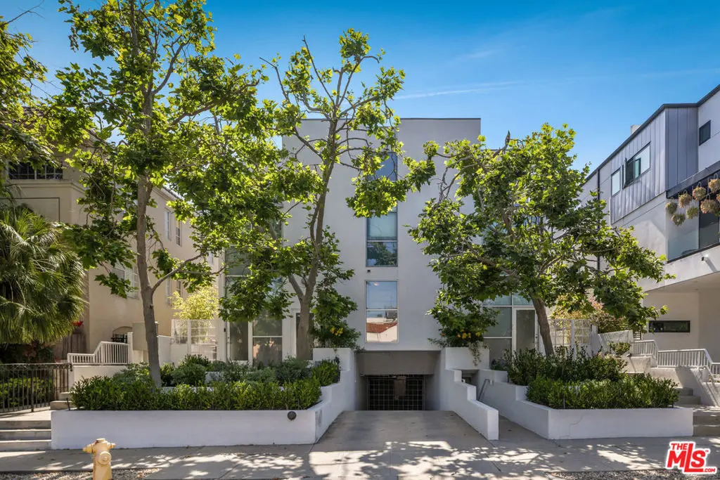 Residential Lease for rent at 823 N Martel Avenue 2, Los Angeles, Los Angeles County, CA featuring 3 beds and 4 baths