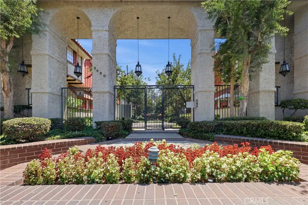 2450 E Del Mar Blvd 17, Pasadena, CA — listing photo 1