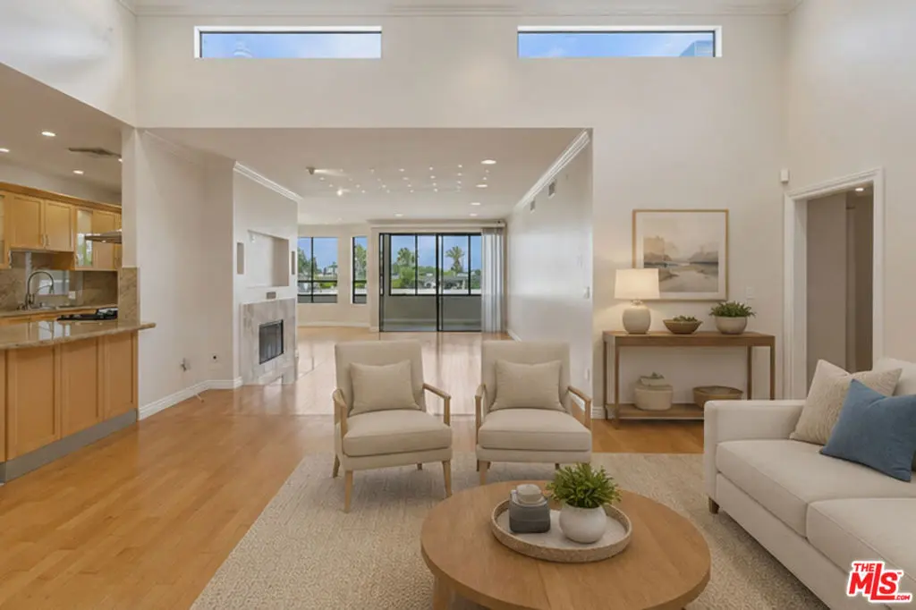 4443 Ventura Canyon Avenue 304, Sherman Oaks, CA — listing photo 1