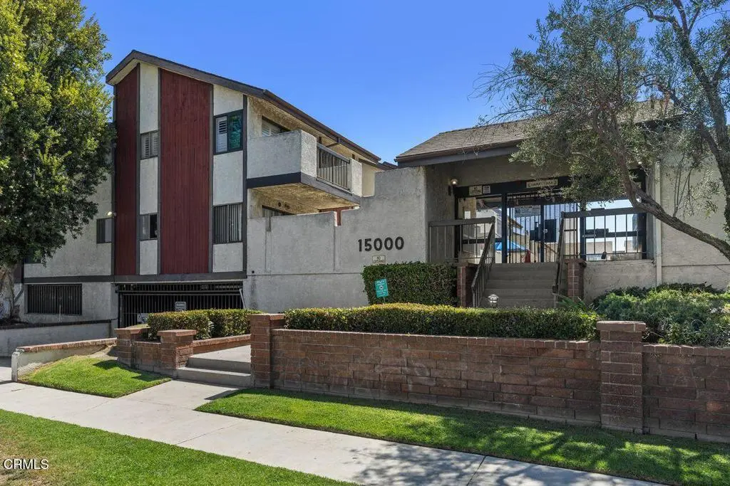 15000 Halldale Avenue 212, Gardena, CA — listing photo 1