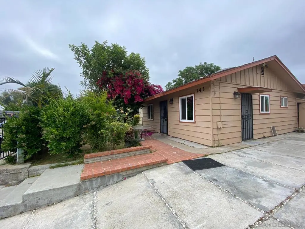 743 Park Pl, Escondido, CA — listing photo 1