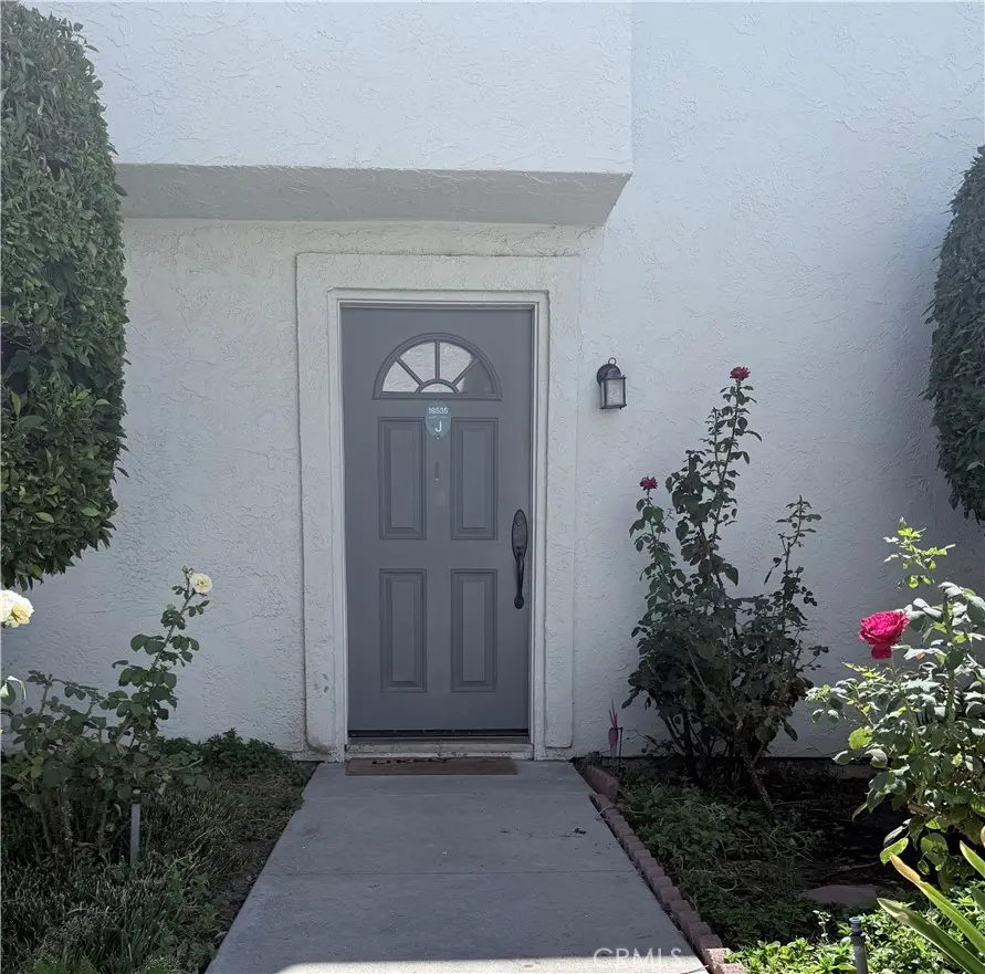 18535 Mayall Street J, Northridge, CA — listing photo 1