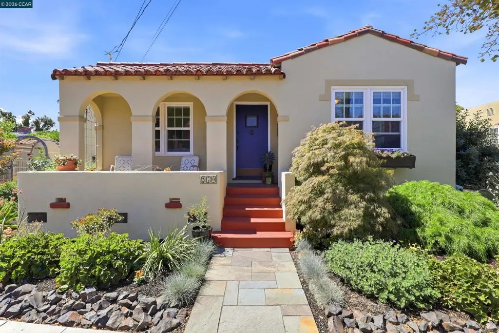 Single Family Residence for sale at 270 E 15th, Pittsburg, CA featuring 2 beds and 1 bath