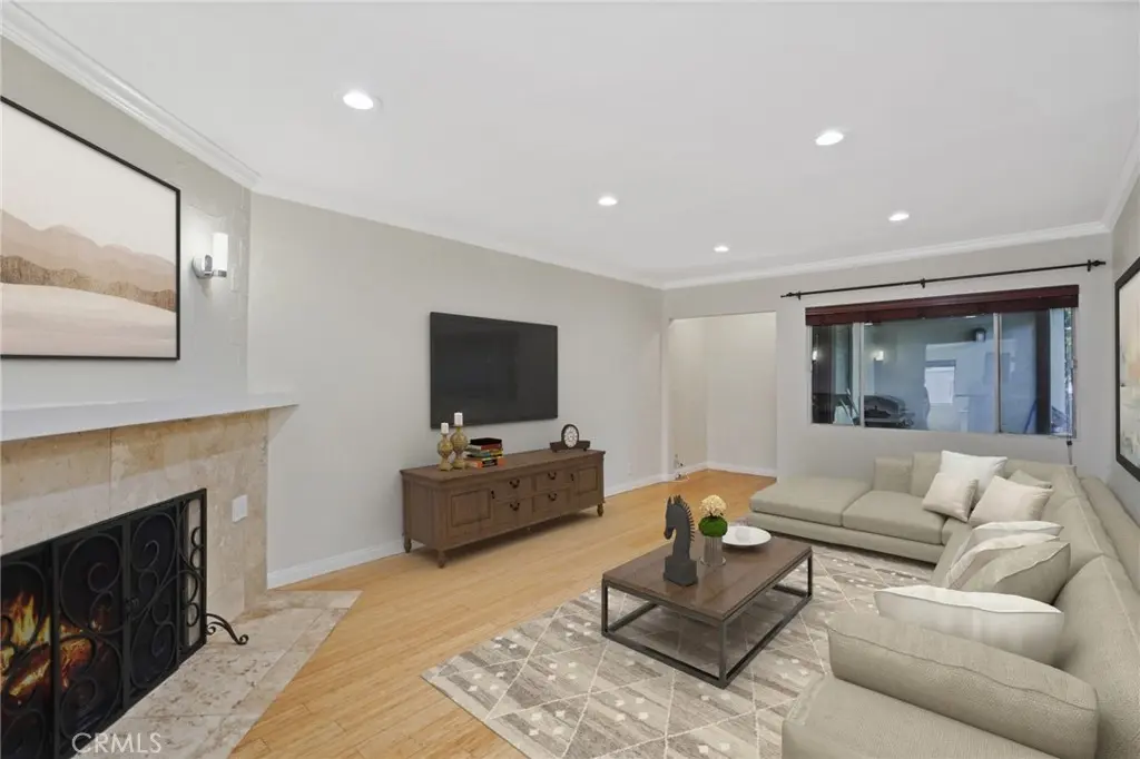 15457 Moorpark 5, Sherman Oaks, CA — listing photo 1