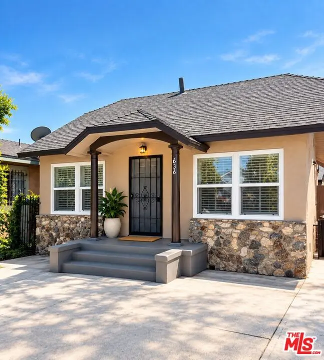 Condominium for rent at 634 E 87th Street, Los Angeles, CA featuring 3 beds and 1 bath
