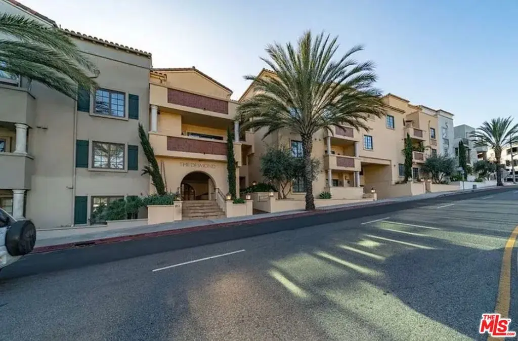 Condominium for sale at 851 N San Vicente Boulevard 309, West Hollywood, CA featuring 1 bed and 2 baths