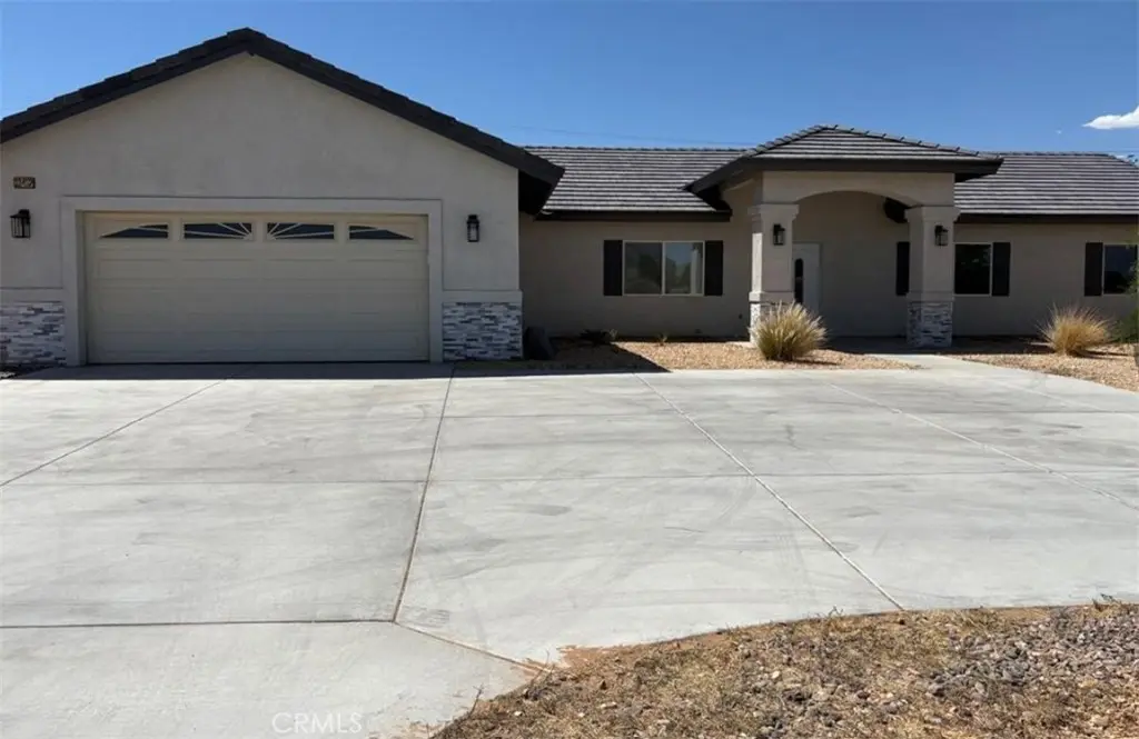 12432 Kiowa, Apple Valley, CA — listing photo 1